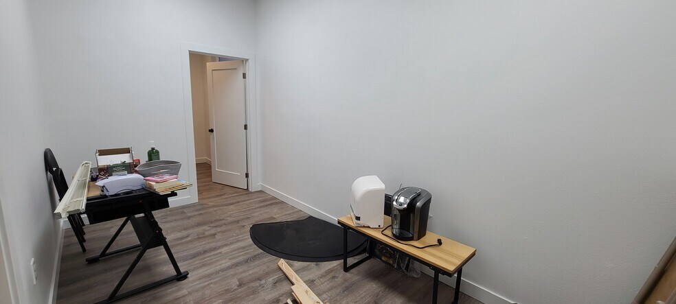 More Photos Of 675 Orchard Heights Rd, Salem Medical For Sale