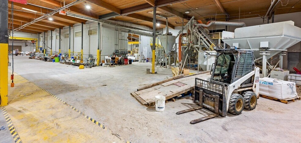 More Photos Of 461 Athabasca St E, Moose Jaw Warehouse For Lease
