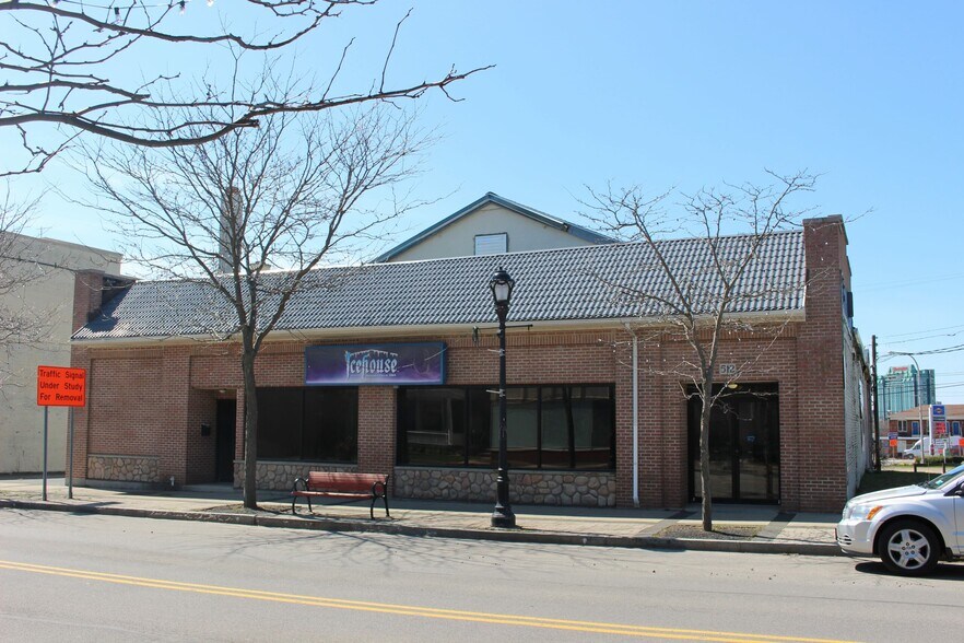 More Photos Of 512 3rd St, Niagara Falls Restaurant For Lease