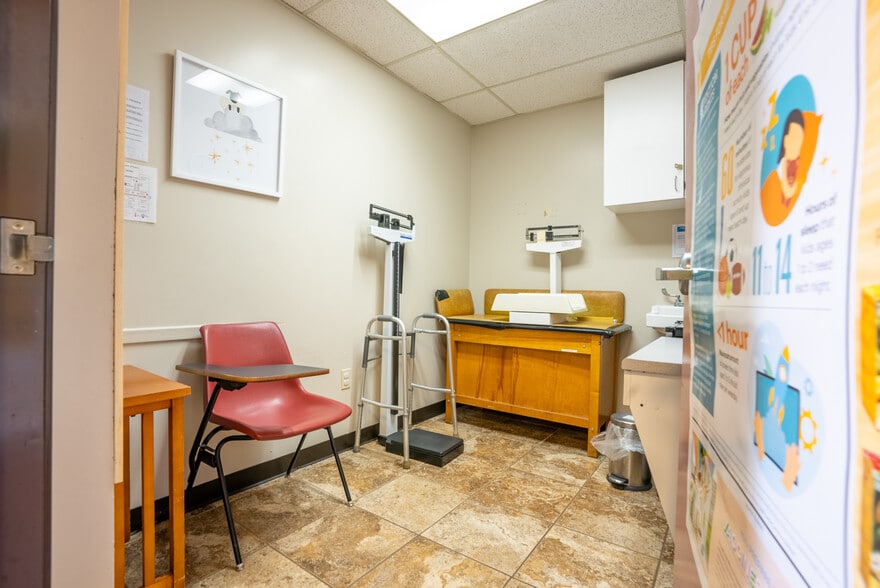 More Photos Of 4946 Florence Ave, Bell Medical For Sale