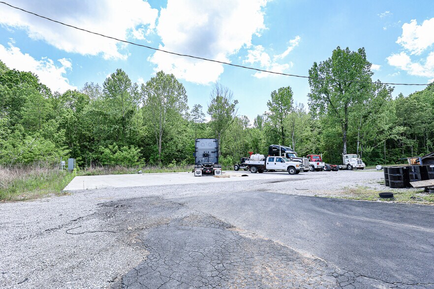 More Photos Of 430 US-62 E, Eddyville Auto Repair For Sale