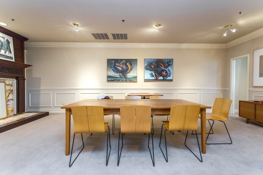 More Photos Of 4821 Broadway St, Addison Office For Sale