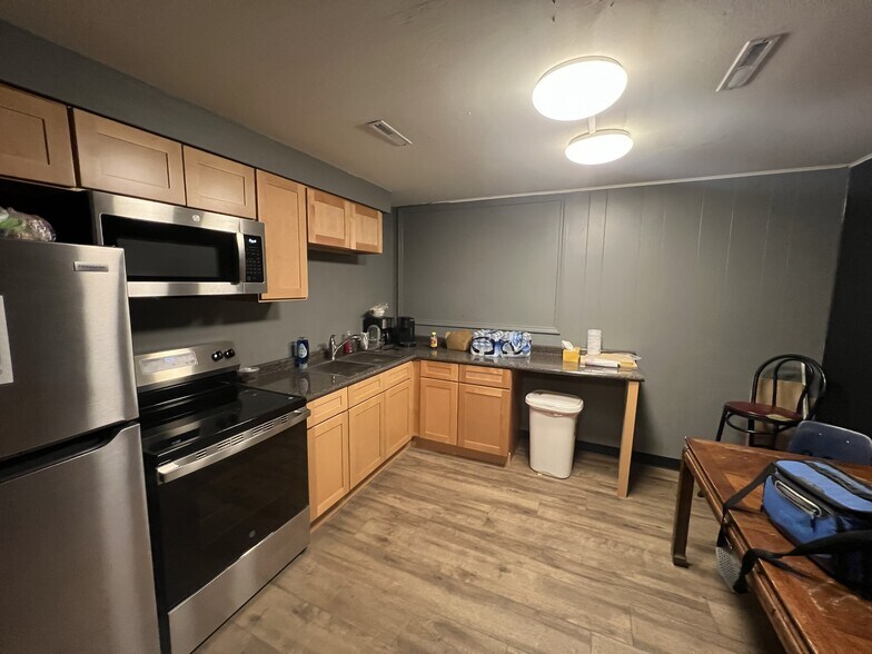 More Photos Of 505 Mitchell Ave, Syracuse Flex For Lease