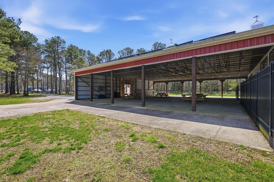 More Photos Of 89 Hunting Quarter Rd, Greenwood Trailer Camper Park For Sale