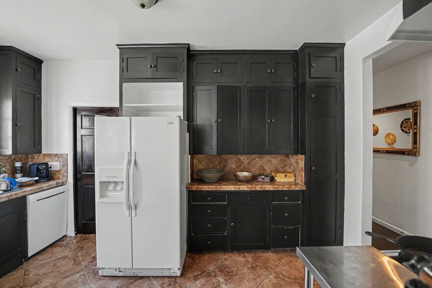 More Photos Of 942 S Mansfield Ave, Los Angeles Apartments For Sale