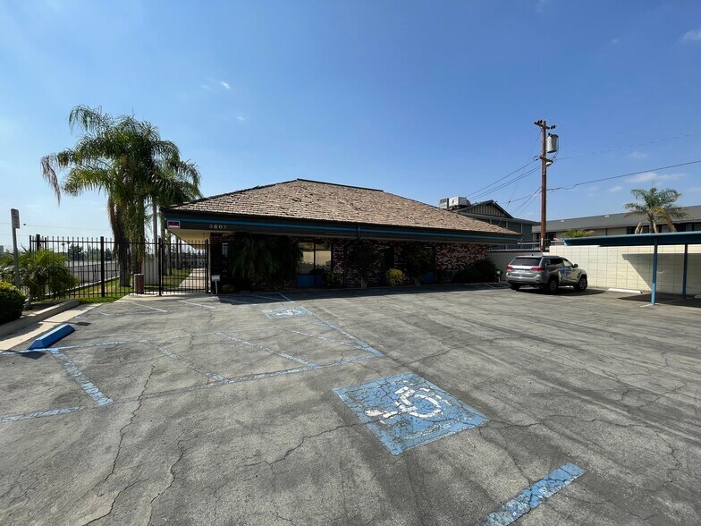 More Photos Of 3807 Union Ave, Bakersfield Medical For Lease