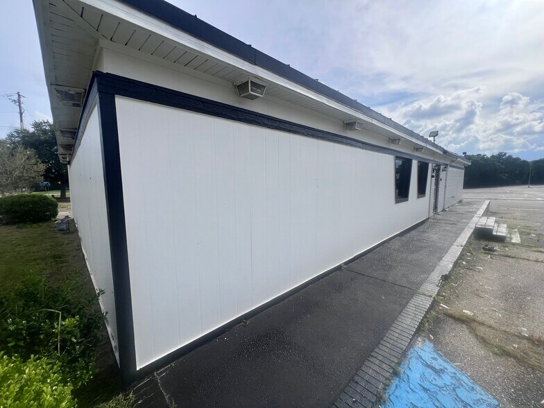 More Photos Of 3450 Demetropolis Rd, Mobile Restaurant For Sale