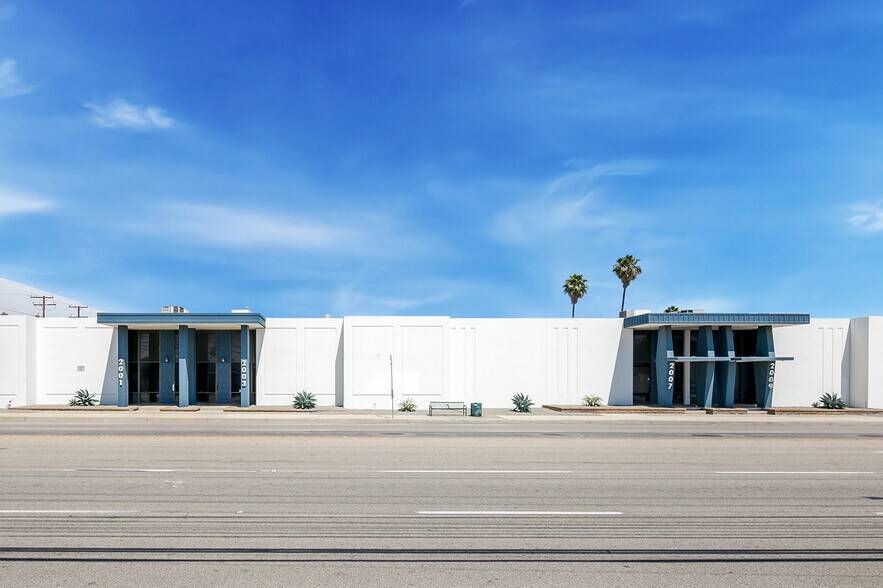 More Photos Of 2001-2009 S Grand Ave, Santa Ana Warehouse For Lease