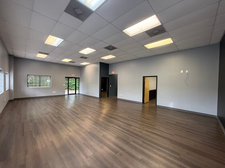 More Photos Of 213 College Park Rd, Ladson Flex For Lease