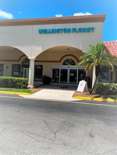 More Photos Of 13833-13897 Wellington Ter, Wellington General Retail For Lease
