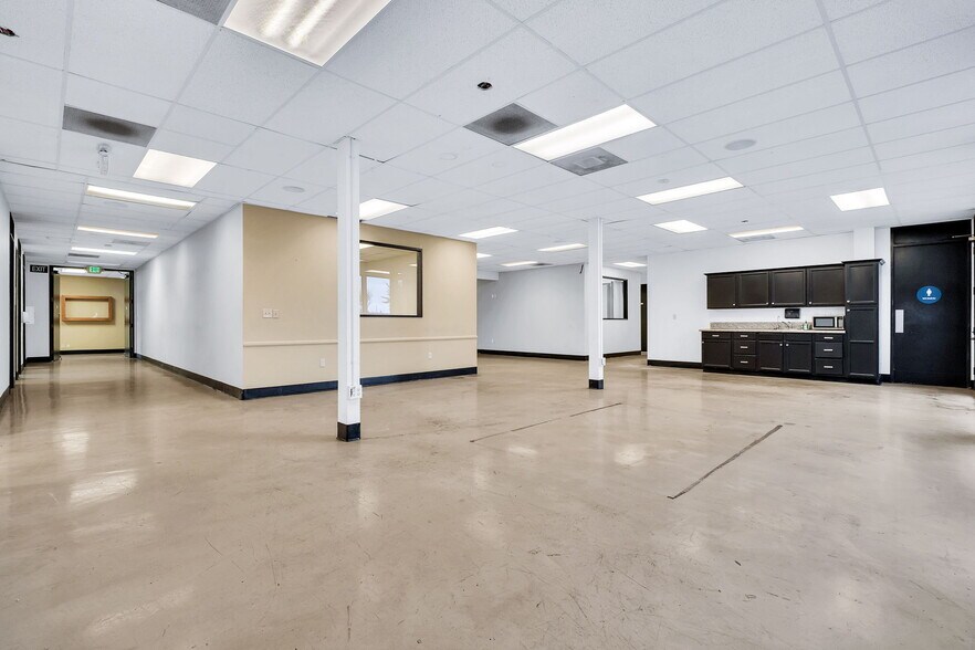 More Photos Of 550 N Golden Circle Dr, Santa Ana Office For Lease