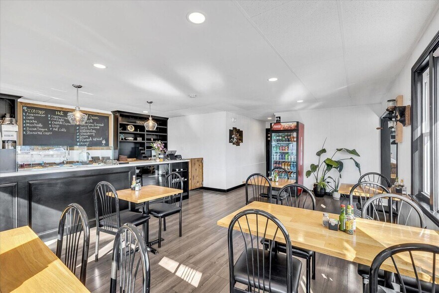 More Photos Of 225 Iyannough Rd, Hyannis Restaurant For Sale