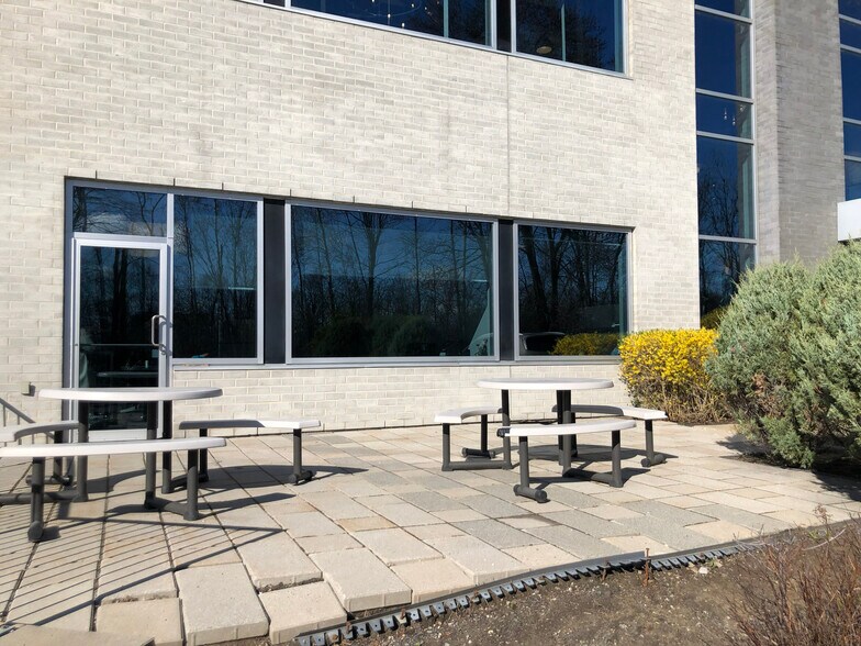 More Photos Of 20700 Rte Transcanadienne, Montréal Warehouse For Sale