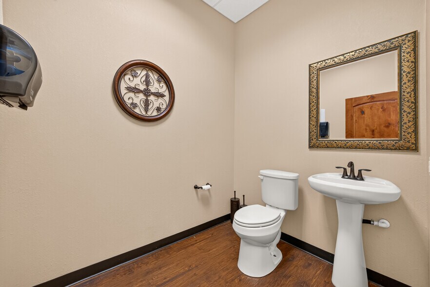 More Photos Of 214 N Loop 336 E, Conroe Office For Sale