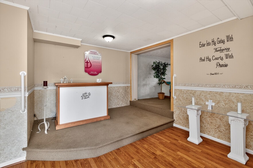 More Photos Of 205 Otter St, Danville Specialty For Sale