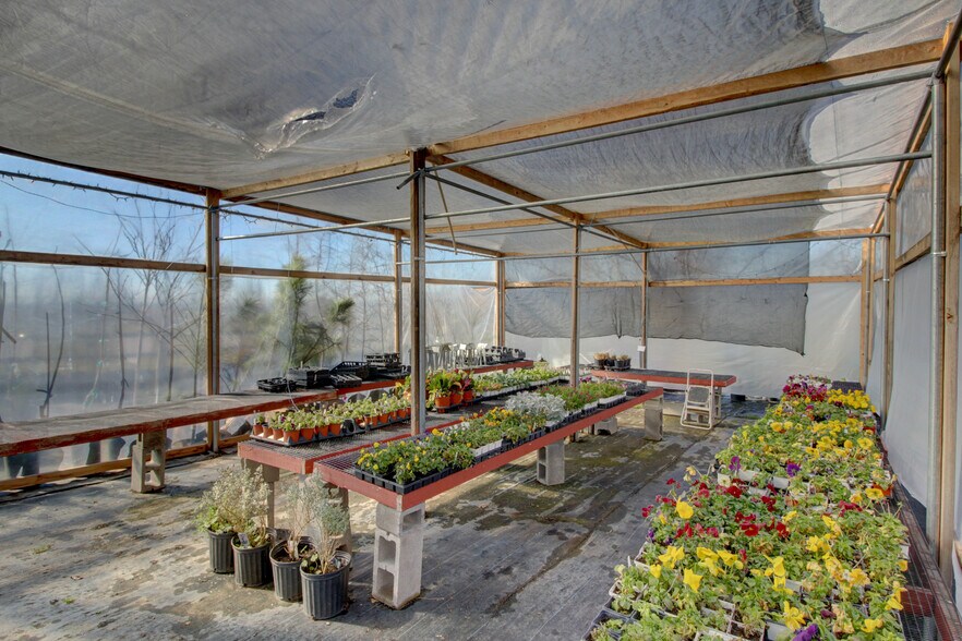 More Photos Of 617 W Main St, Whitesboro Garden Center For Sale
