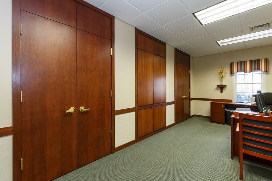 More Photos Of 683 Main St, Osterville Office For Sale