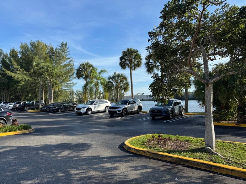 More Photos Of 4005 NW 114th Ave, Doral Business Park For Lease
