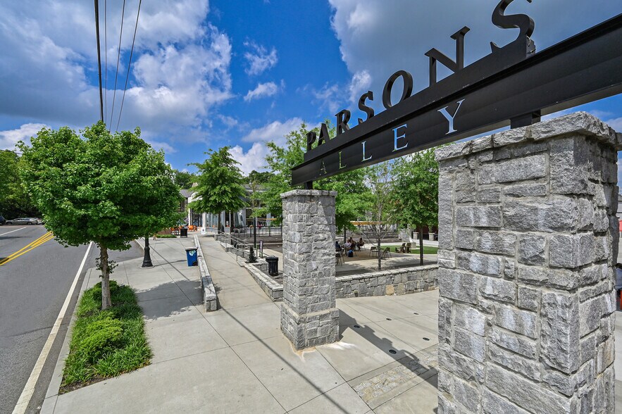 More Photos Of 3550 W Lawrenceville St, Duluth General Retail For Lease