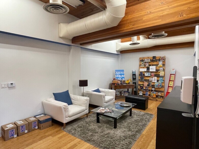 More Photos Of 4370 Tujunga Ave, Studio City Loft Creative Space For Lease