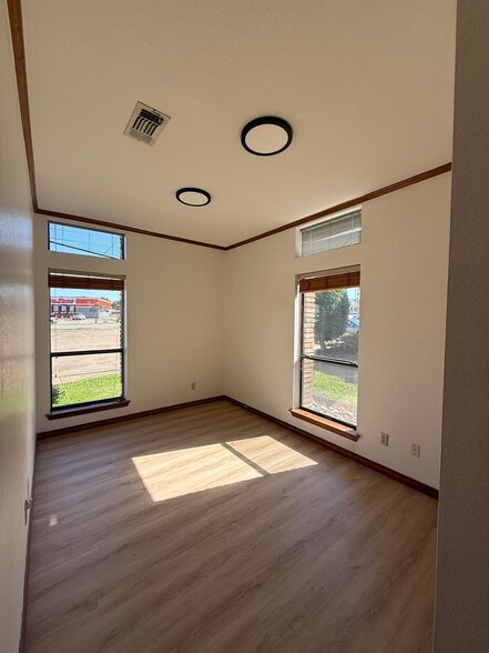 More Photos Of 304 Harwood Rd, Bedford Medical For Lease