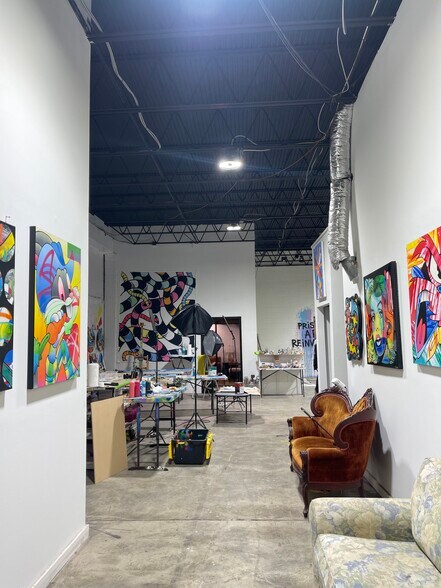 More Photos Of 217 Willow St, Nashville Showroom For Lease