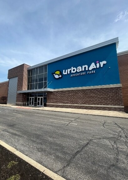 More Photos Of 300-610 Porters Vale Blvd, Valparaiso Storefront For Lease
