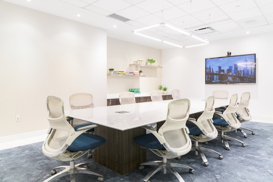 More Photos Of 535 Fifth Ave, New York Coworking Space