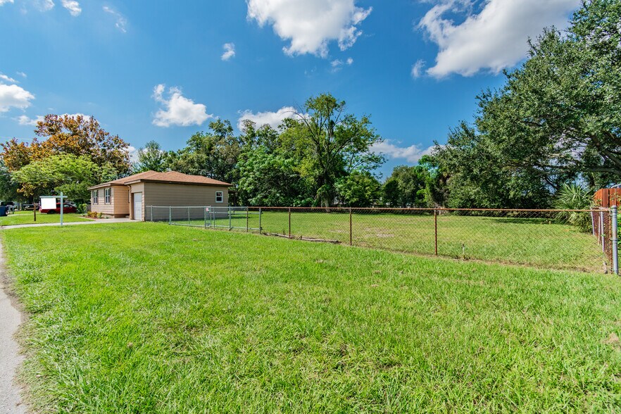 More Photos Of 2706 Stallone Dr, Tampa Office Residential For Lease