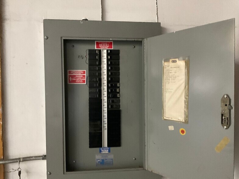 More Photos Of 7388 S Revere Pky, Centennial Showroom For Lease