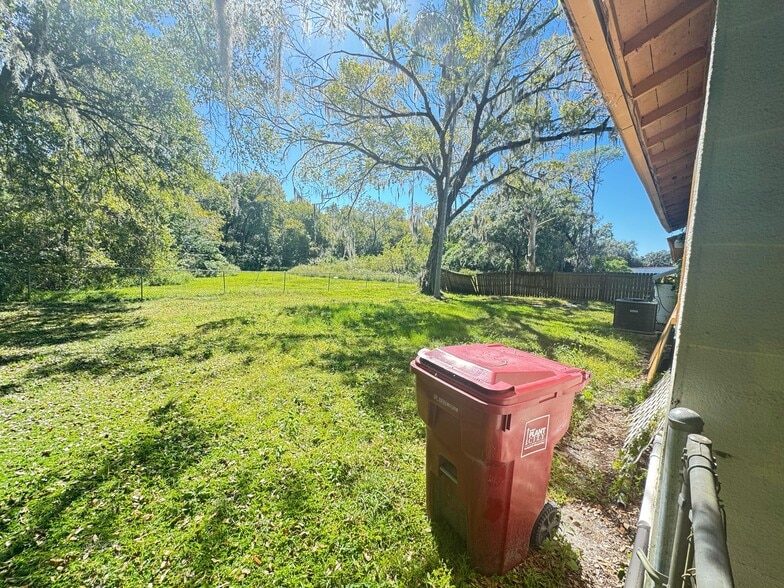 More Photos Of 809 E Alsobrook St, Plant City Flex For Sale