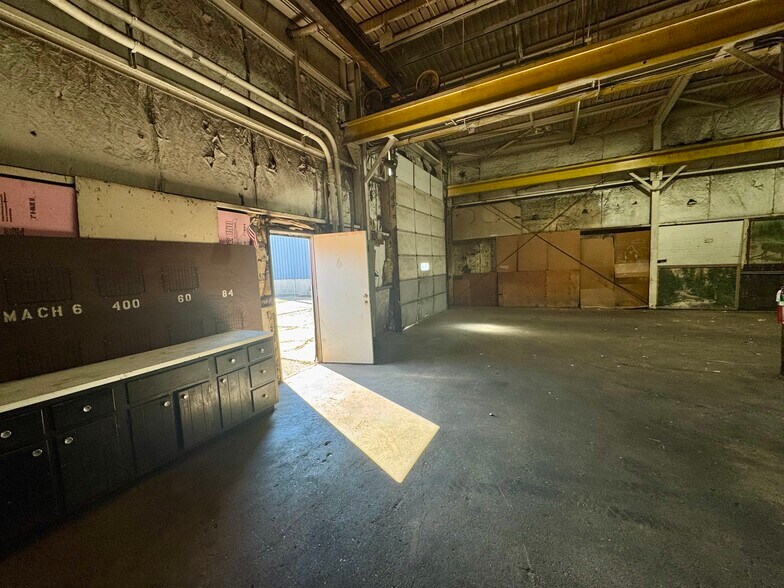 More Photos Of 1910-1912 23rd Ave, Rockford Manufacturing For Sale