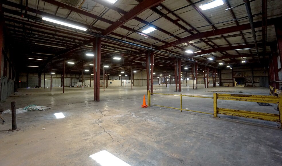 More Photos Of 601 W 2nd St, Taylor Warehouse For Lease