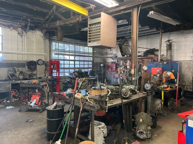 More Photos Of 15 New Cedar, Hamilton Auto Repair For Sale