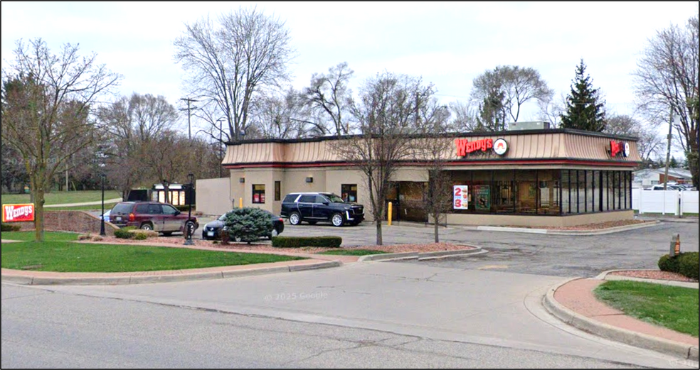 Primary Photo Of 440 S Lafayette St, South Lyon Fast Food For Sale