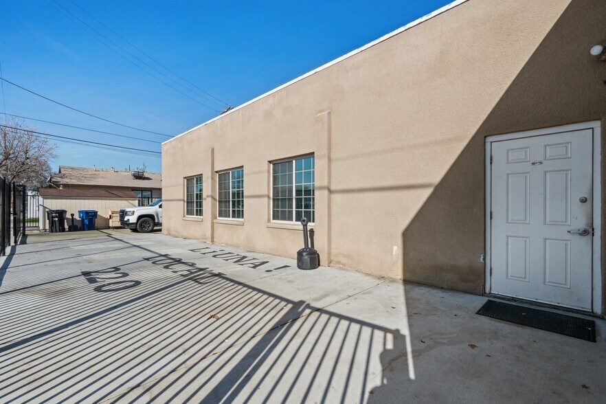 More Photos Of 2201 H St, Bakersfield Office For Sale
