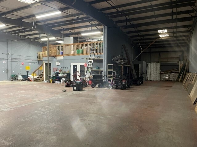 More Photos Of 1109 25th St, West Palm Beach Light Distribution For Lease
