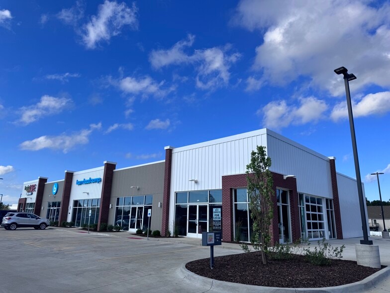 Primary Photo Of 4607 53rd, Davenport General Retail For Lease