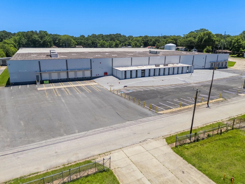 More Photos Of 206 Mathews St, Barnesville Distribution For Sale