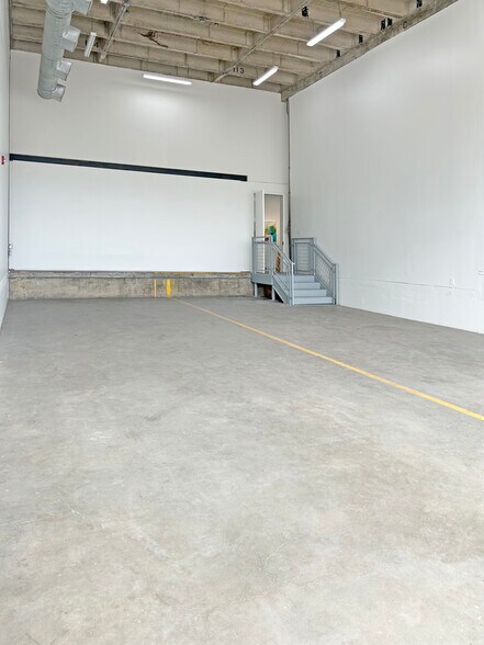 More Photos Of 1824 Spring St, Houston Showroom For Lease