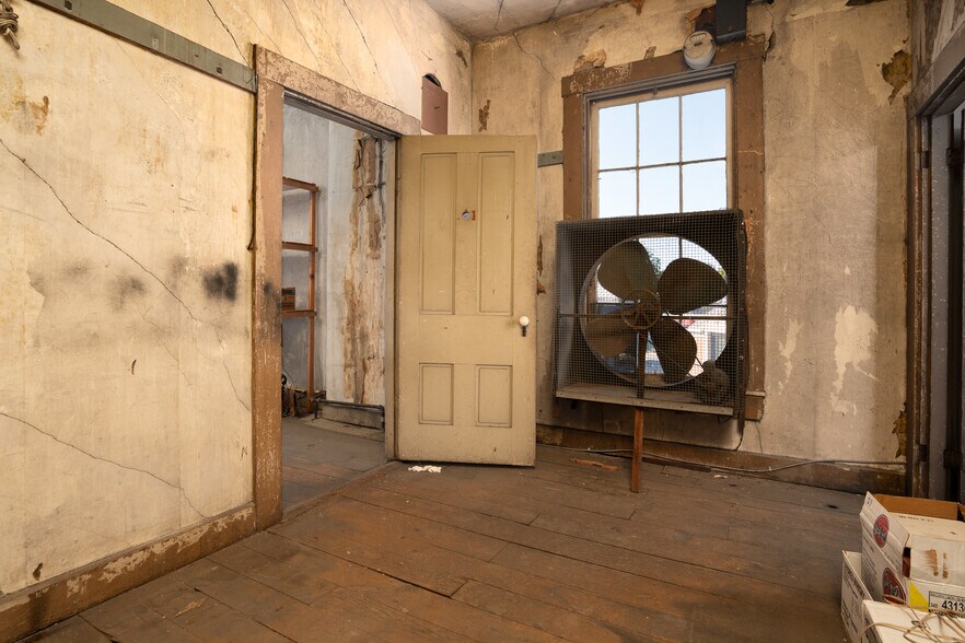 More Photos Of 250-252 Xenia Ave, Yellow Springs Storefront Retail Residential For Sale