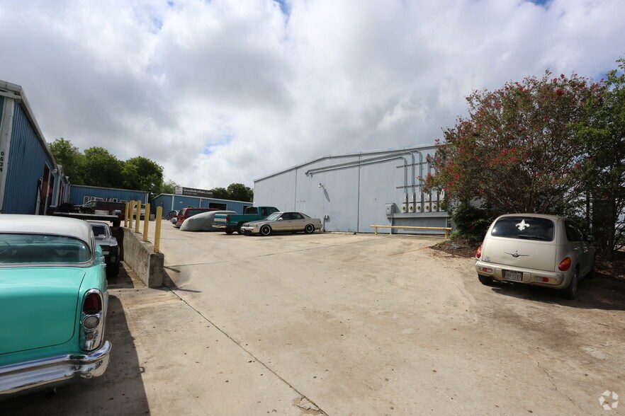 More Photos Of 6630-1 Topper Run, San Antonio Warehouse For Lease
