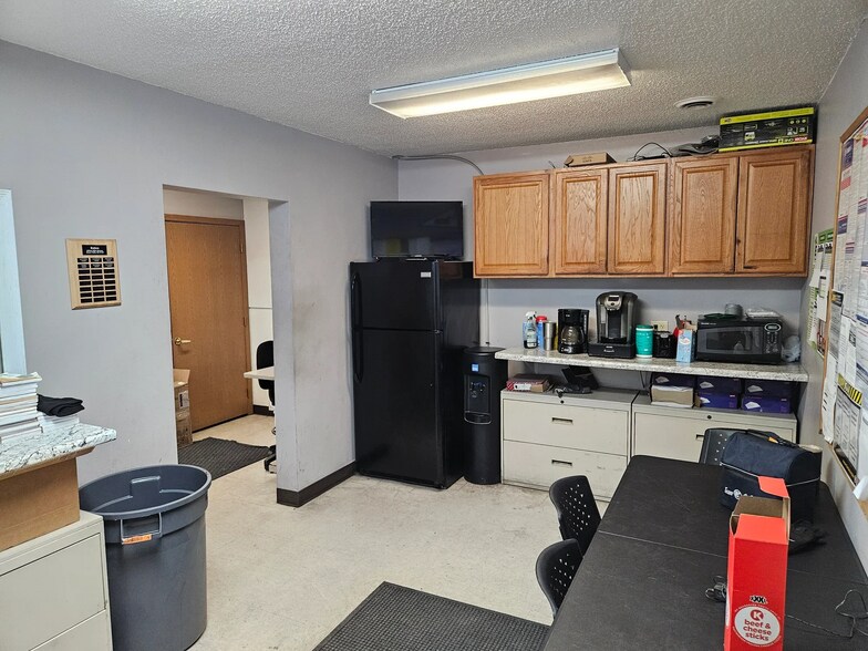 More Photos Of 3410 W Eide Dr, Sioux Falls Warehouse For Sale