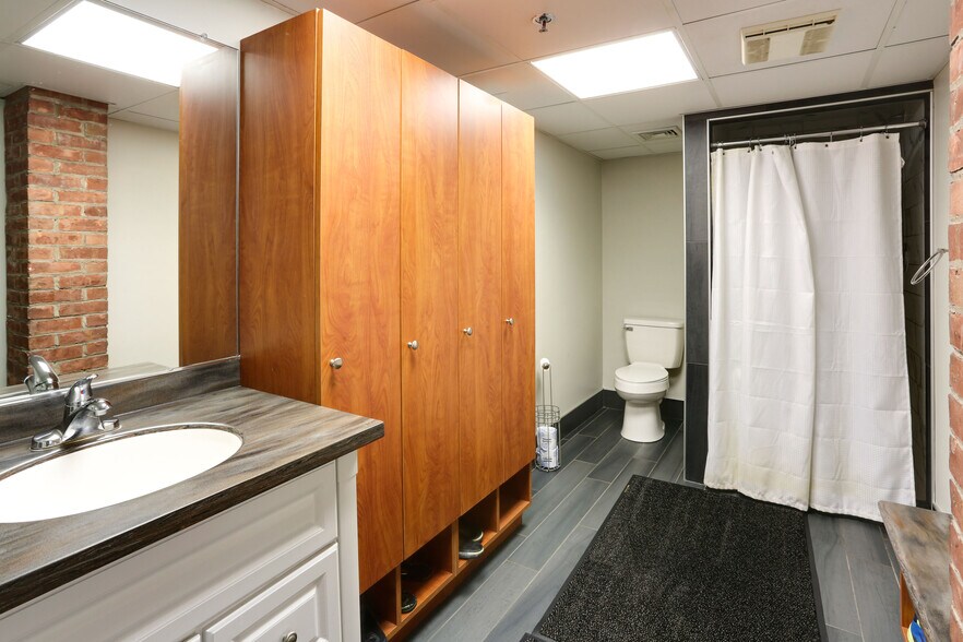 More Photos Of 4588 S Park Ave, Hamburg Office Residential For Sale