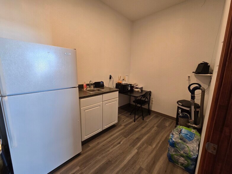 More Photos Of 22 Prestige Cir, Allen Office For Lease
