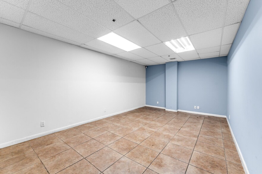 More Photos Of 7620 W 2nd Ct, Hialeah Warehouse For Sale