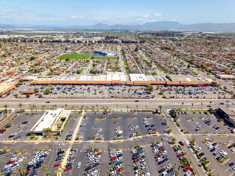 More Photos Of 2500-2818 Saviers Rd, Oxnard Unknown For Lease