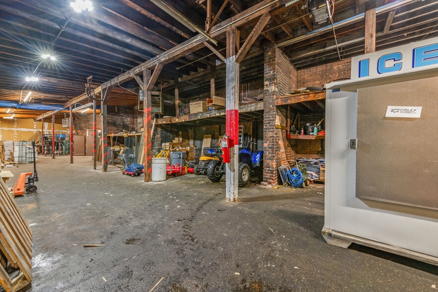 More Photos Of 2211 Gratiot Ave, Detroit Office For Sale