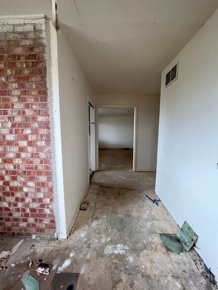 More Photos Of 2500 N Main St, Tahoka Hotel For Sale