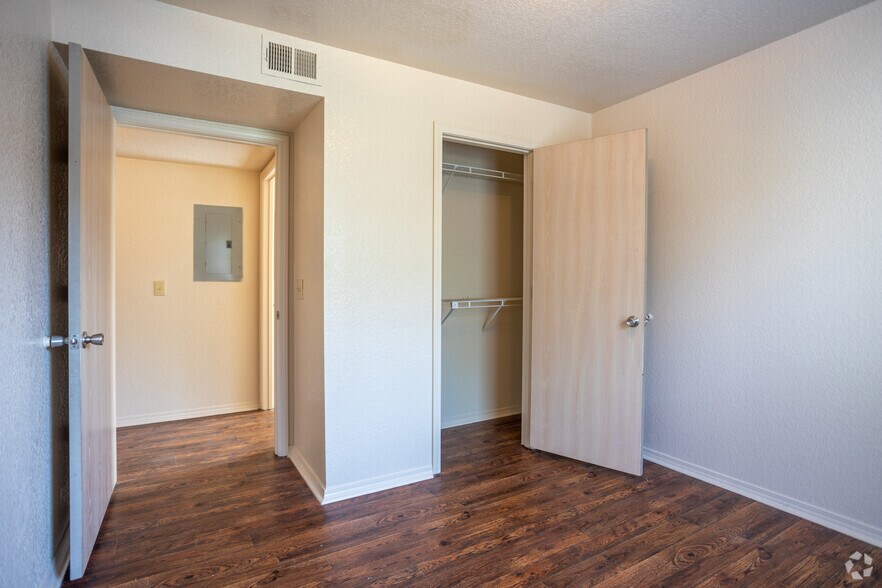 More Photos Of 1636 Raymond Rd, Jackson Apartments For Sale